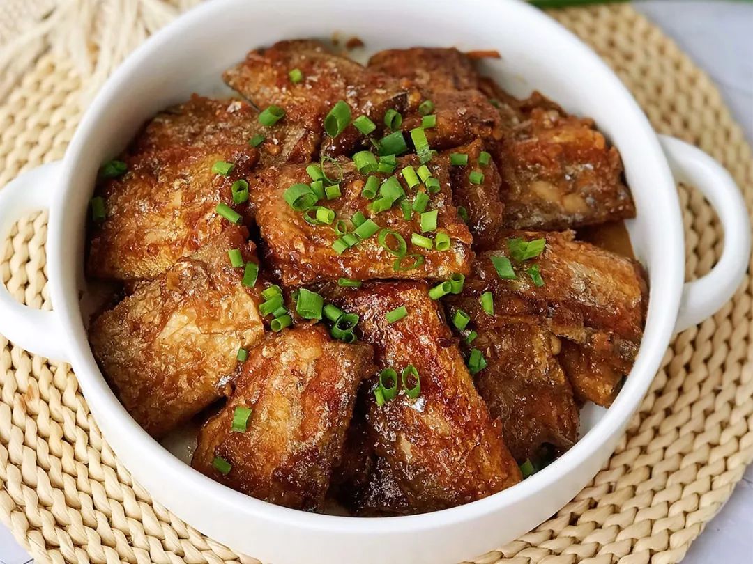 高压锅焖酥带鱼的正宗做法,带鱼段油炸的家常做法视频