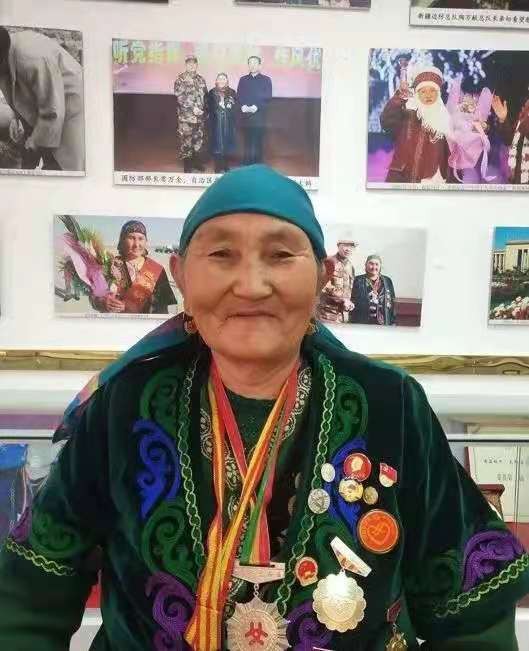 她用58年在边界刻下十万块中国石，荣获“人民楷模”称号