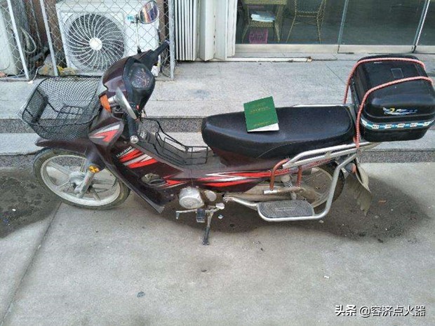 豪爵110-6一箱油跑多少公里,豪爵110一般加多少机油