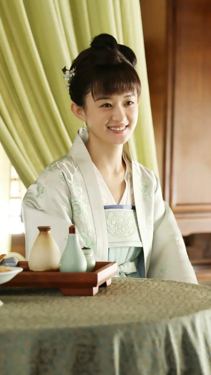 厚刘海和稀刘海哪个好看,厚刘海和八字刘海