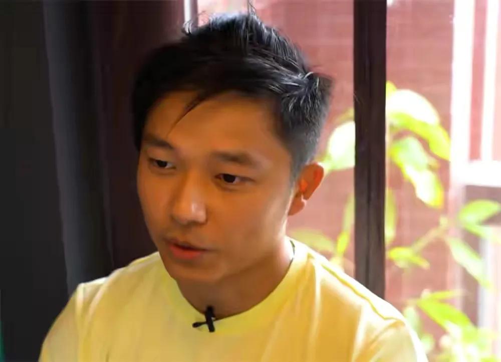 香港青年花342万买下18双阳台,香港小伙花400万买的14平双阳台房