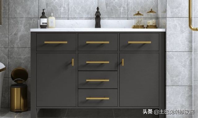 浴室柜选实木的还是塑钢的,pvc浴室柜可以防潮吗