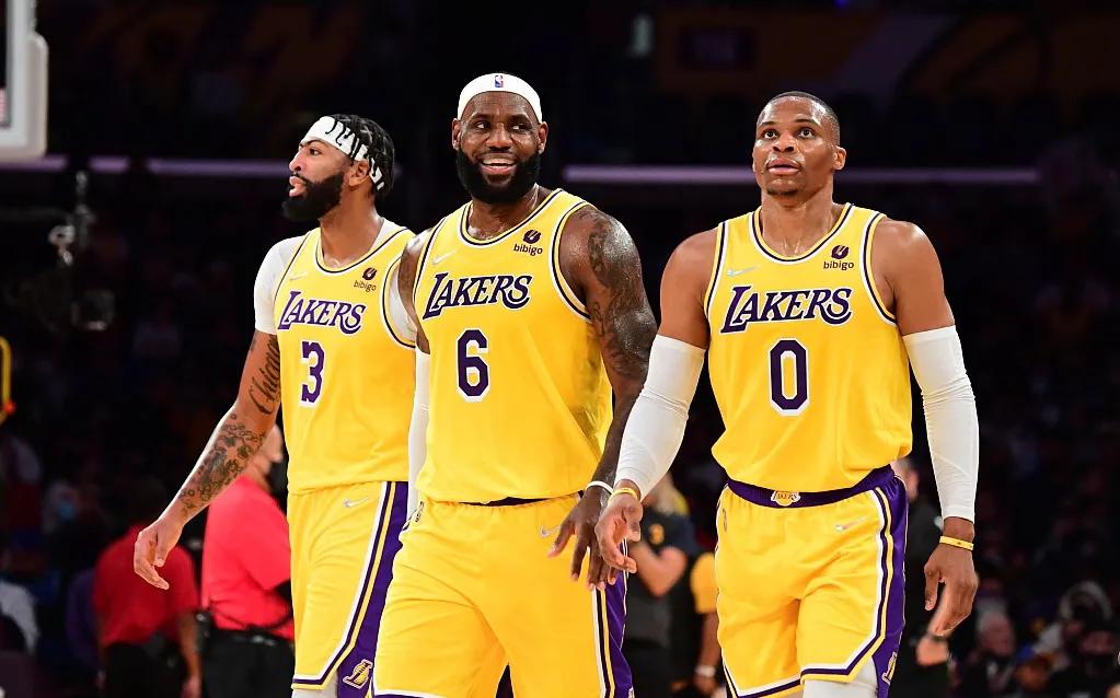 7中1，10中3！被湖人抛弃，被老队友怒喷，损失7000万只能怪自己