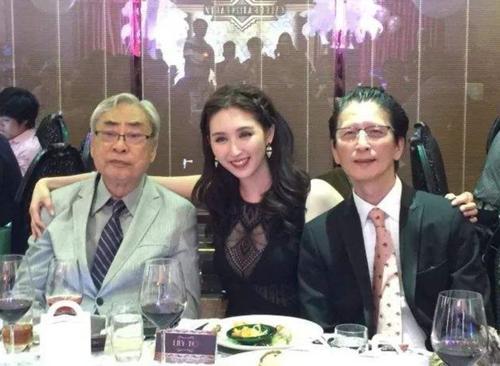 何傲儿黎姿对比照,翻版黎姿何傲儿