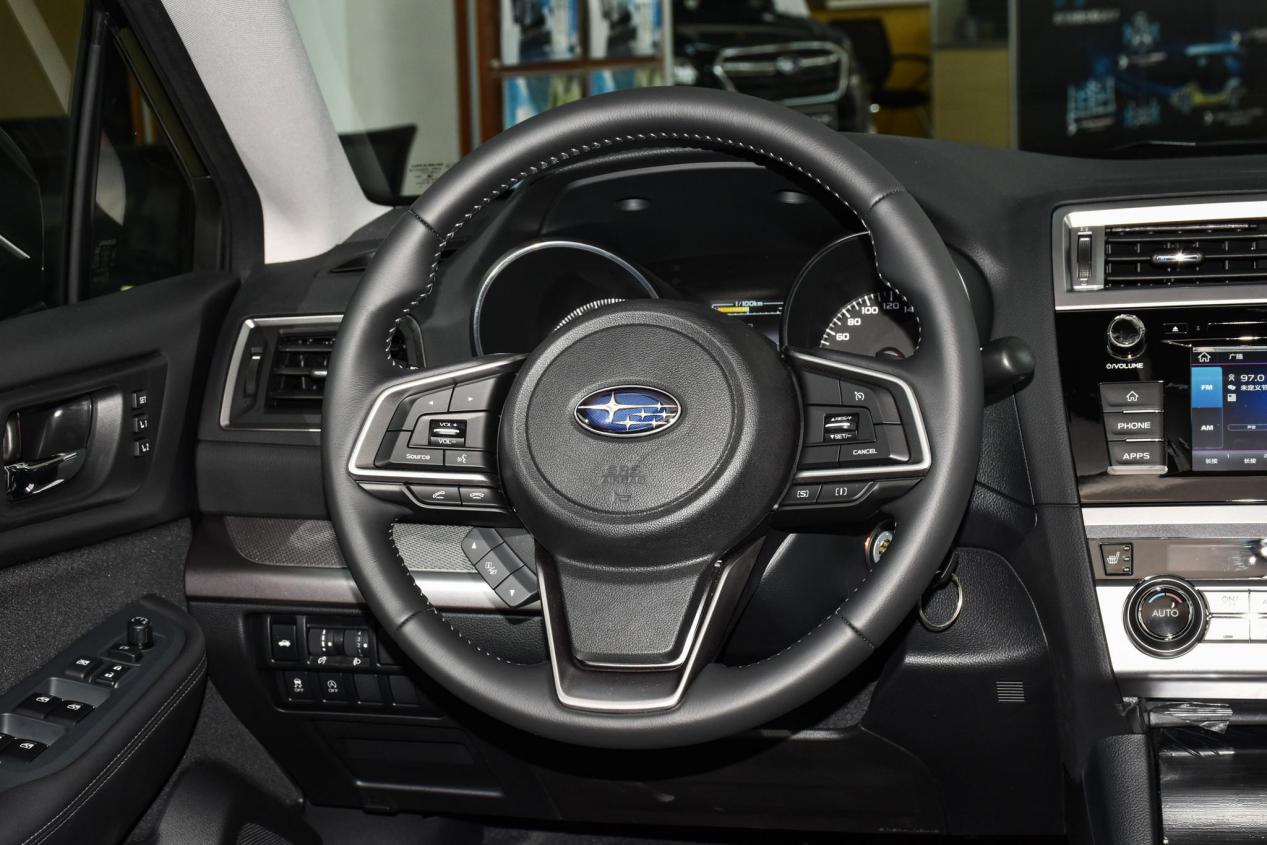 斯巴鲁力狮四驱油耗与竞品比较,斯巴鲁力狮水平对置6缸