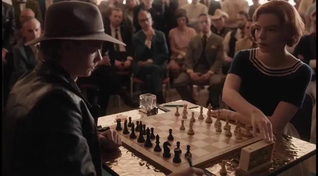 比起《女王的棋局》，女王的衣橱才是经典所在