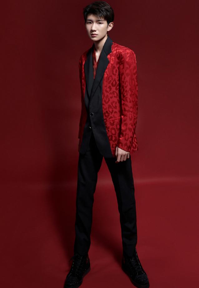 王源年轻的时候,王源小时候和现在对比变了又没变