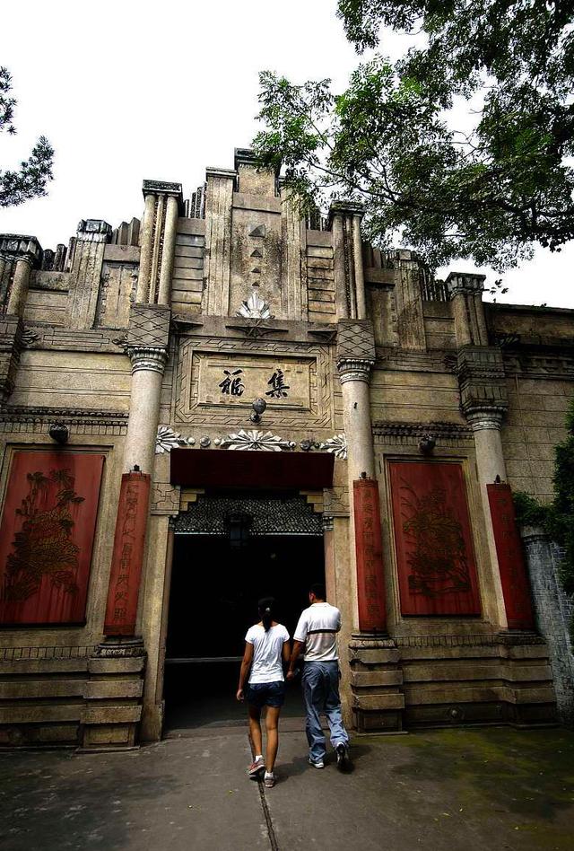 成都怎样去青城山都江堰,成都十大景点武侯祠