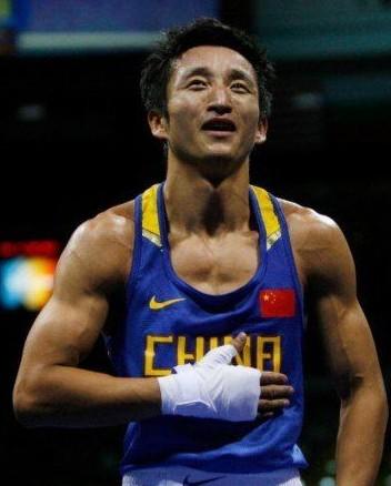 中国奥运邹市明夺冠激动时刻,08年奥运拳击冠军邹市明