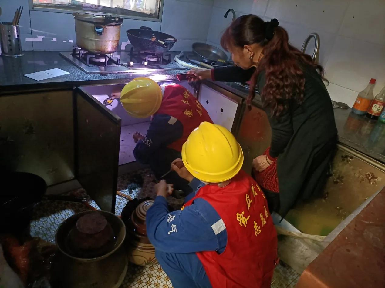 为民办实事重阳节义诊,为民办实事点滴暖民心