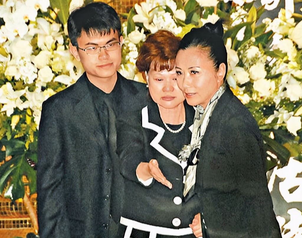 亚视一哥遗孀胰脏癌病逝，12年无法走出丧夫之痛，拒绝出门见人