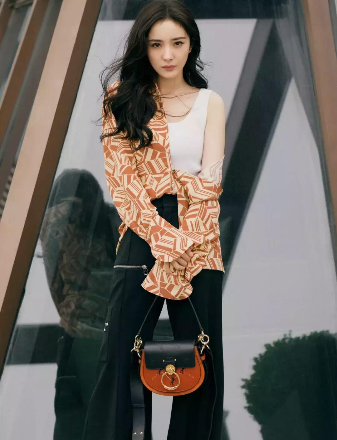 女子买名牌包,现代女孩包包排行榜