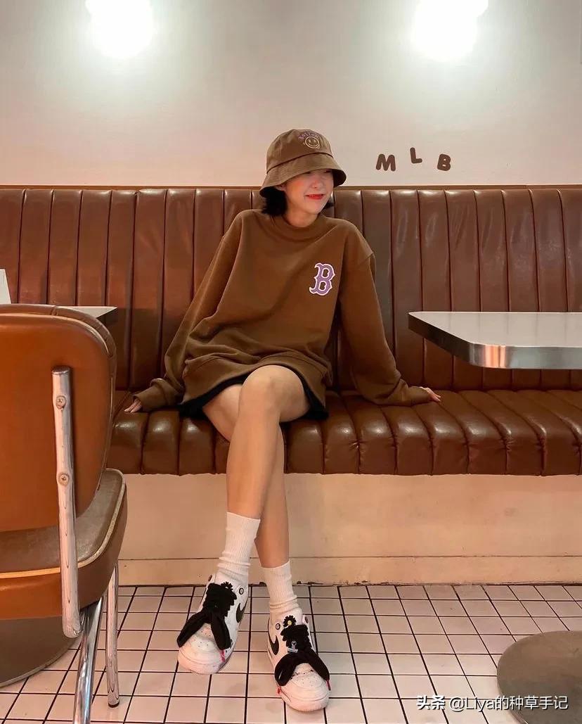 今年秋冬不流行露脚踝,冬季袜子穿搭不露脚踝也酷劲十足