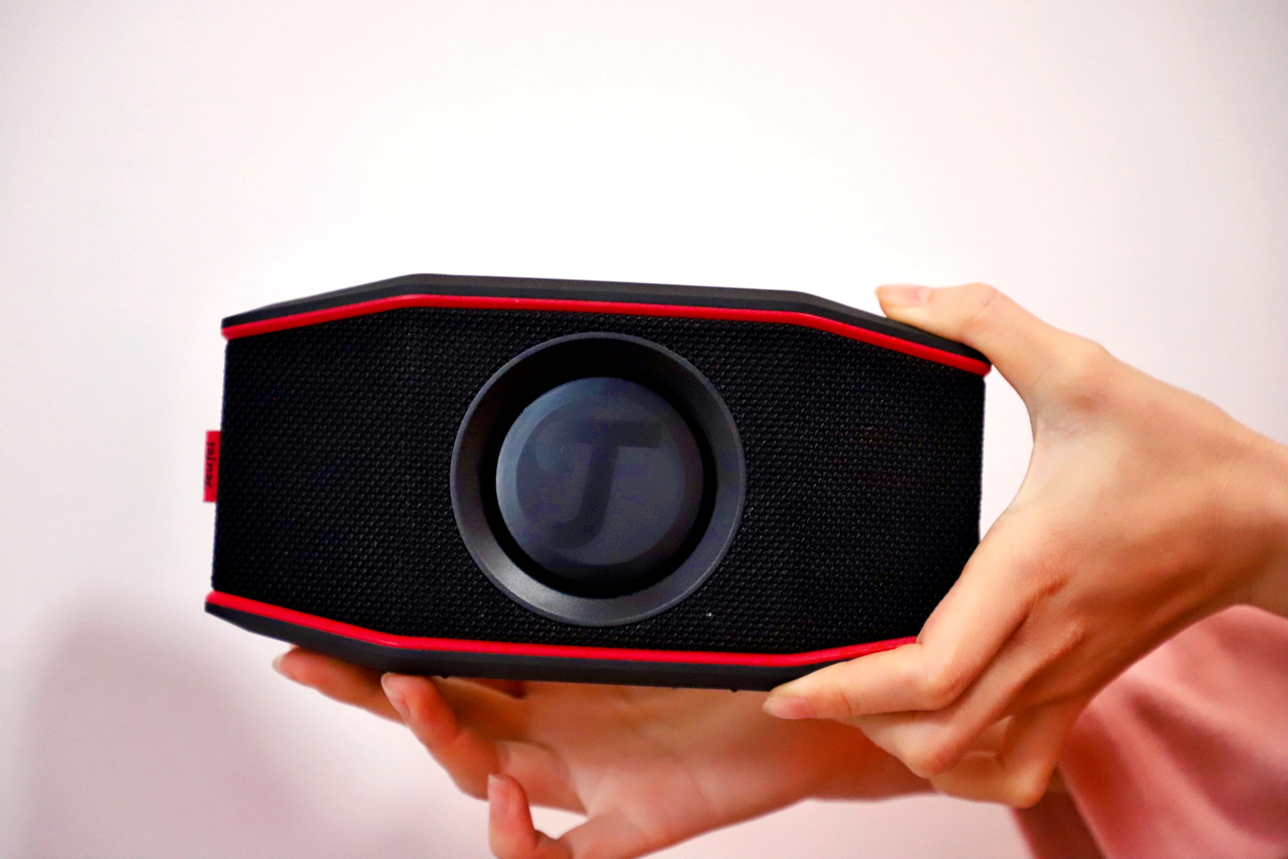 德斐尔小魔盒音质最新评测,jblflip5音箱评测和德斐尔小魔盒