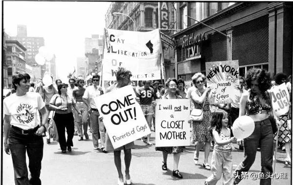 我是同性恋，更容易感染艾滋吗？李银河：避而不谈才是大问题