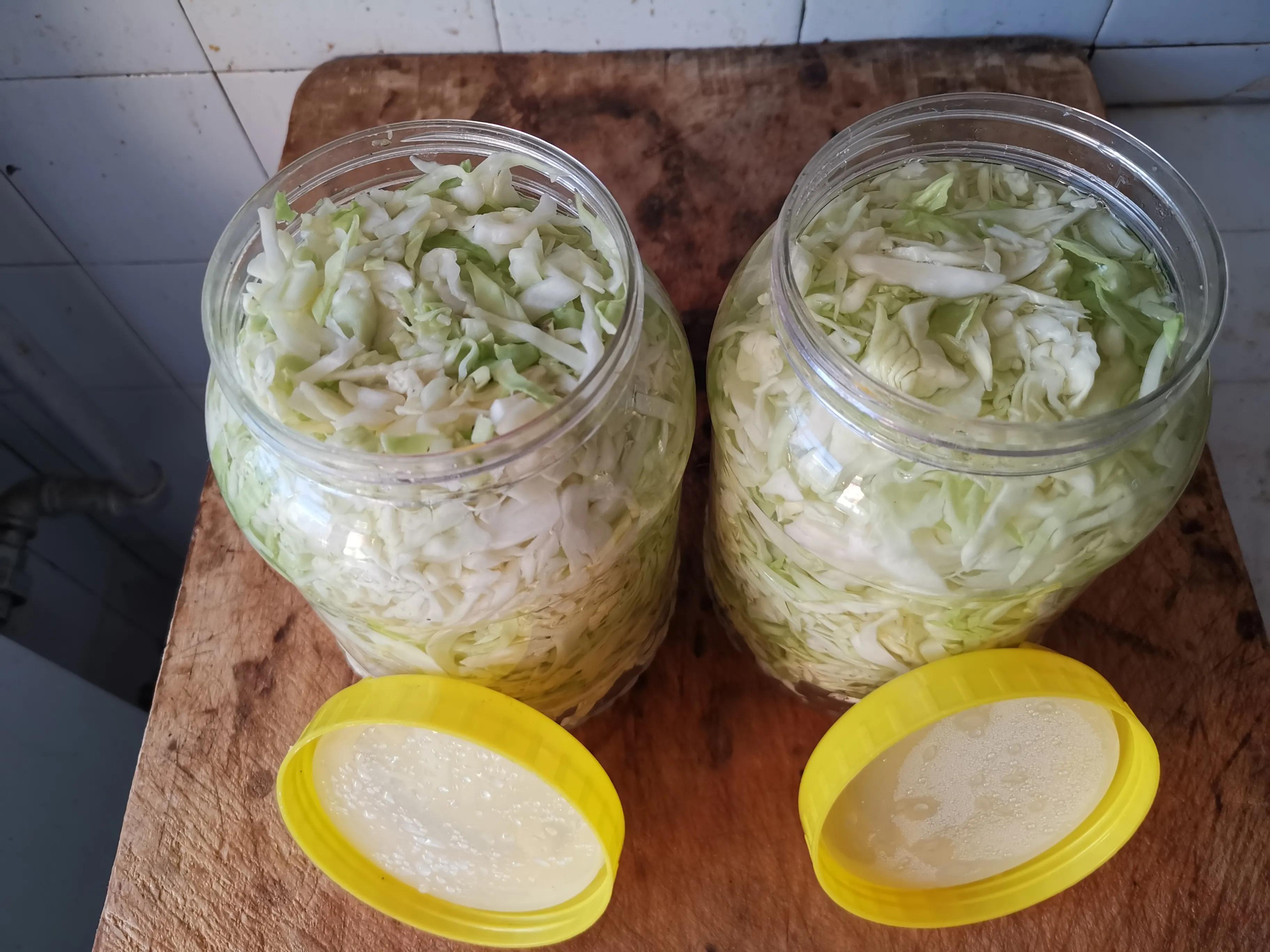 我用芥菜腌的酸菜软了咋回事,泡菜坛做酸菜水变少