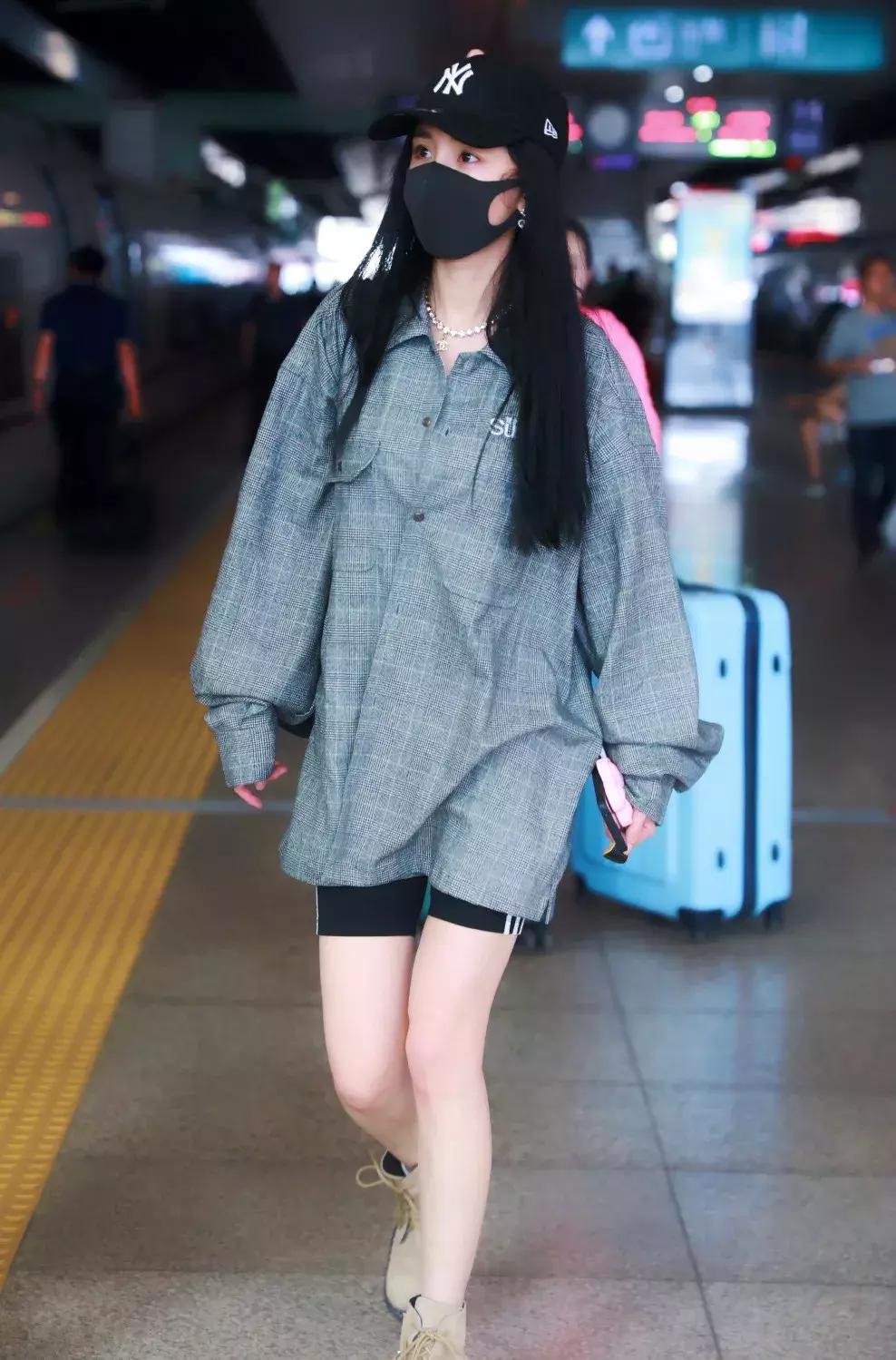 刘雯格纹,刘雯穿格纹衫好看吗