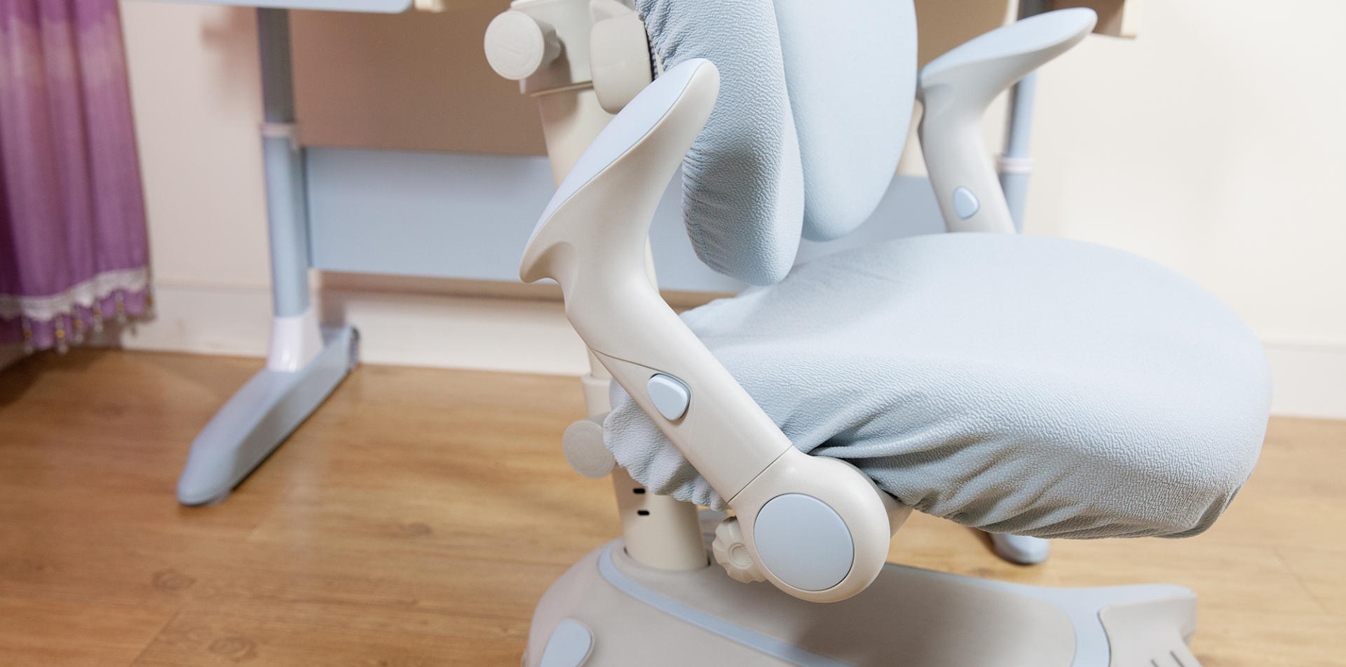 科贝森儿童学习桌和爱果乐,怎么买便宜又好用的儿童学习桌