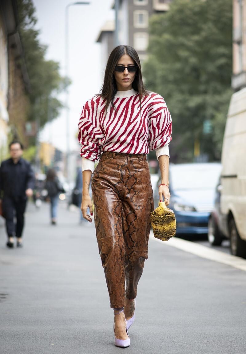 解锁冬季穿搭新方式:毛衣+皮裤,保暖又时髦,超模明星也在穿