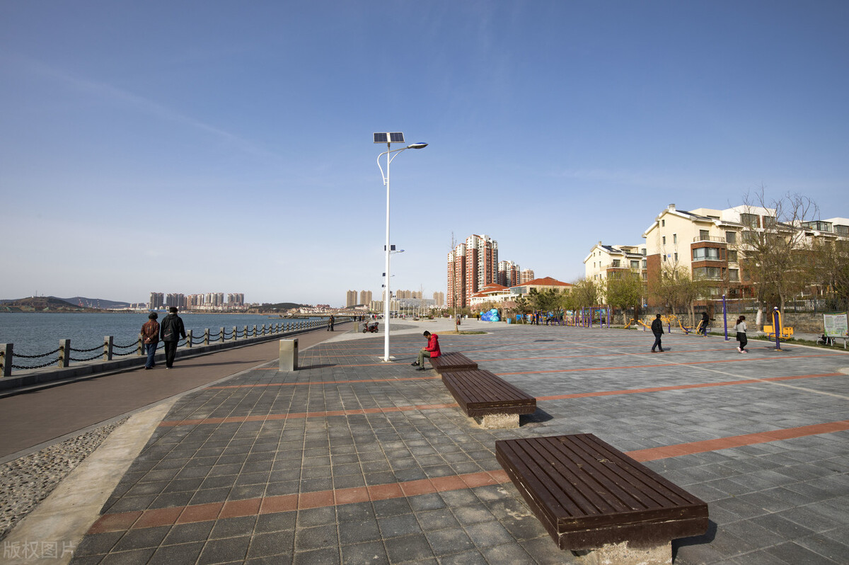 这座海滨小城的特点是什么,适合养老的海滨小镇