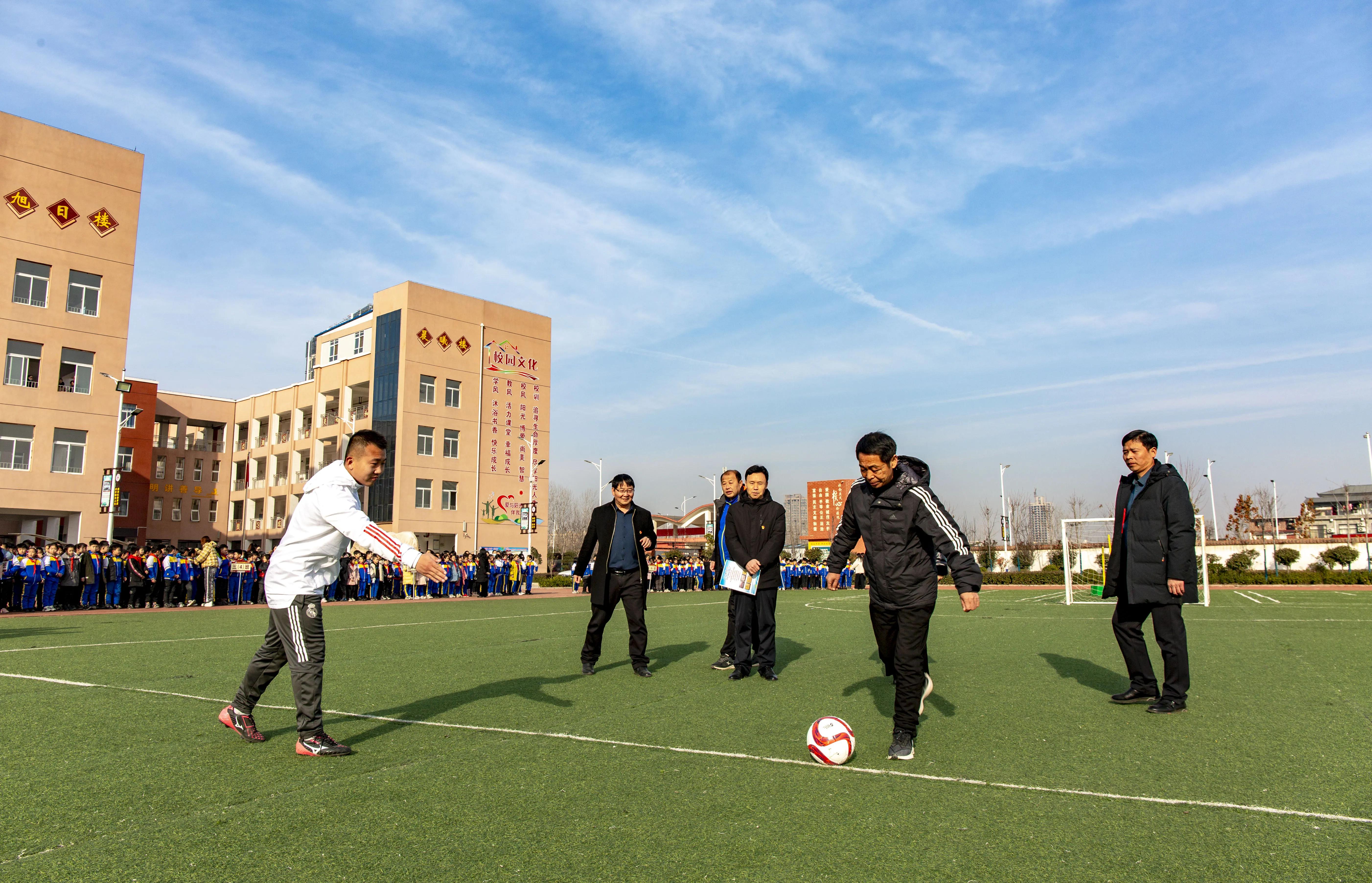 蹇箰瓒崇悆浼存垜鎴愰暱鍏崇埍鐣欏畧鍎跨,瓒崇悆閫佹暀涓嬩埂娲诲姩