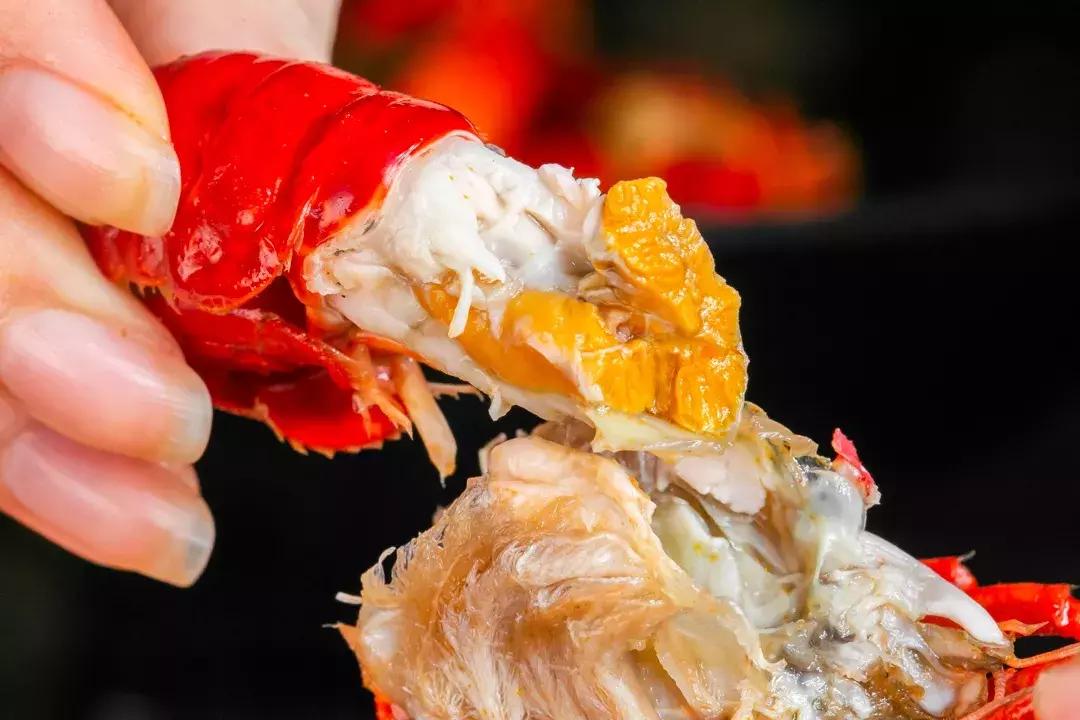 爆排4年の魔都网红大佬,凭①份「冬阴功小龙虾」杀入泰料圈