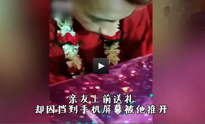 结婚时玩吃鸡游戏,新郎玩吃鸡游戏