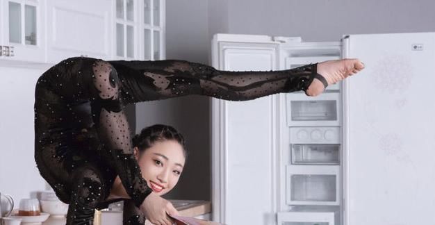 中国柔术女王刘藤为中国邮政代言,中国柔术女王刘藤再战乌克兰女孩