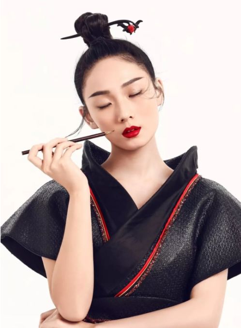 故宫口红枫叶红试色,故宫口红和花西子口红