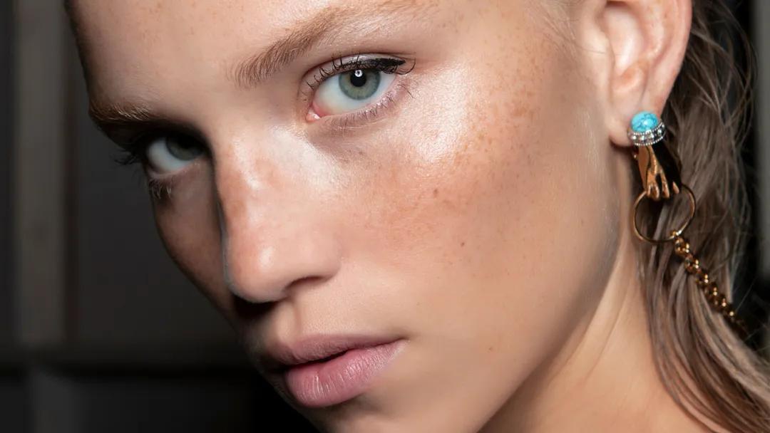 瞬间让脸变白的神器,让斑快速消失