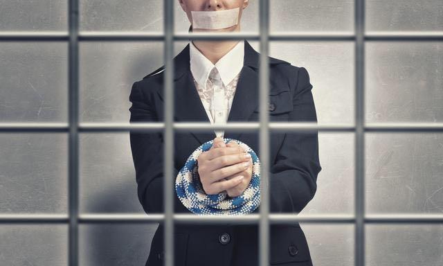 发现女囚怀孕被处死刑后怎么追责,女囚关押一年离奇怀孕