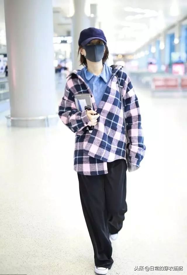 杨幂机场秀穿搭,机场走秀女明星
