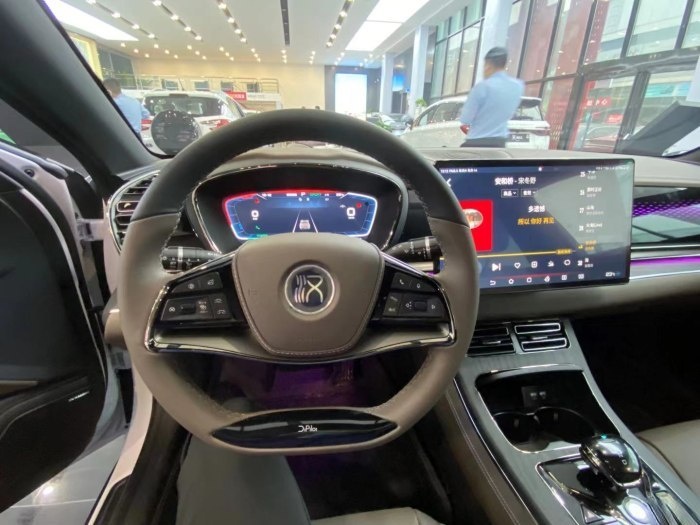 到店看艾力绅,比亚迪汉丹拿5g