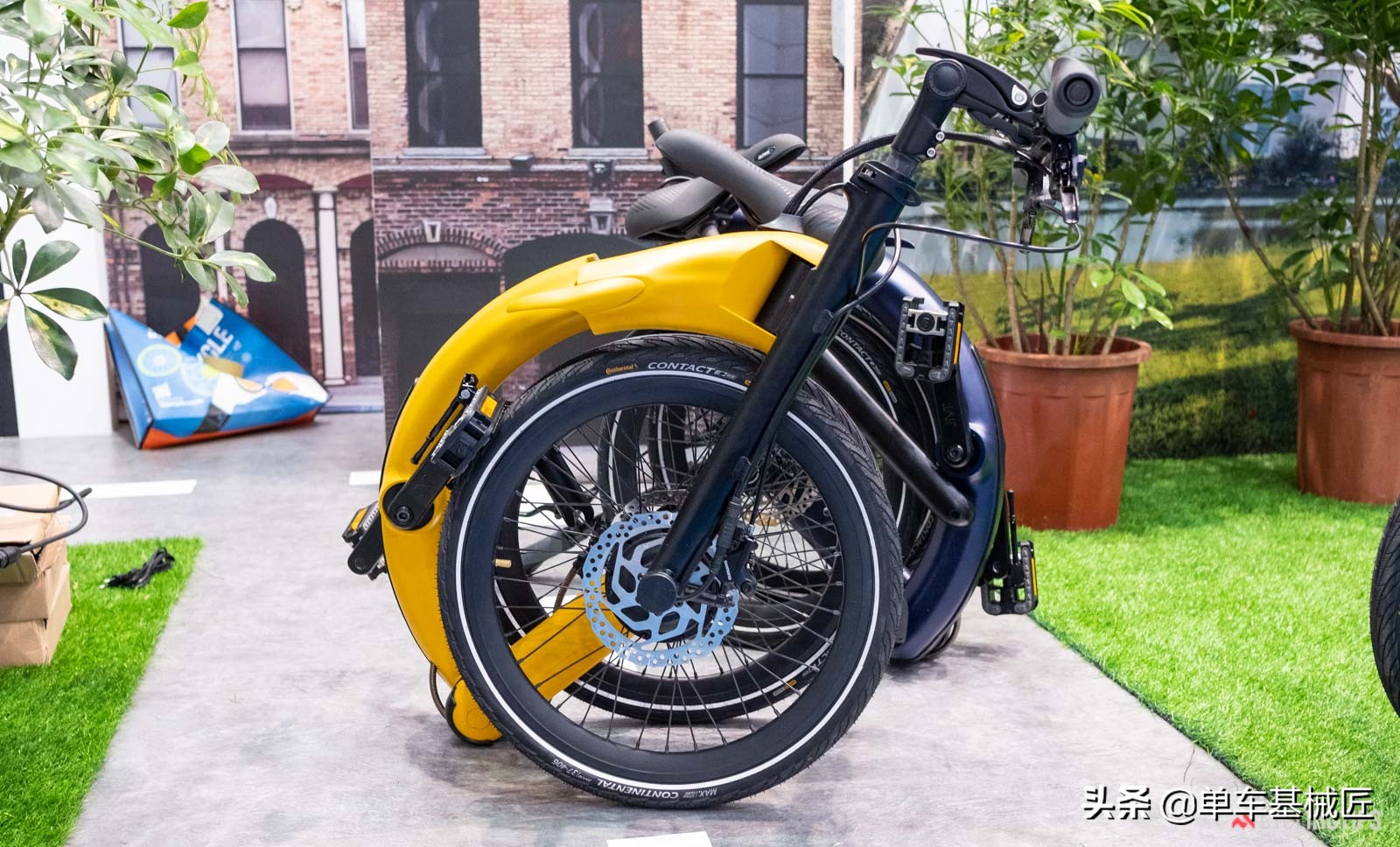 这是飞机，这是鸟……不，这是一个无压迫感的自行车车座