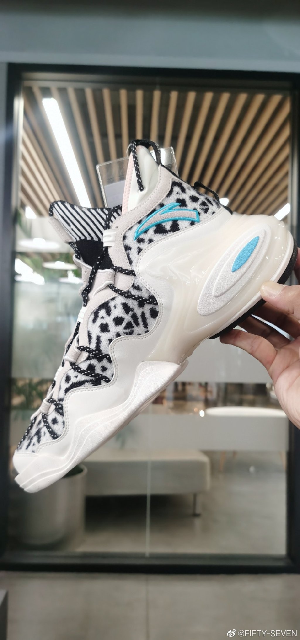 安踏三款时装鞋上市！外形夸张，最高999元，高端款你买账么？