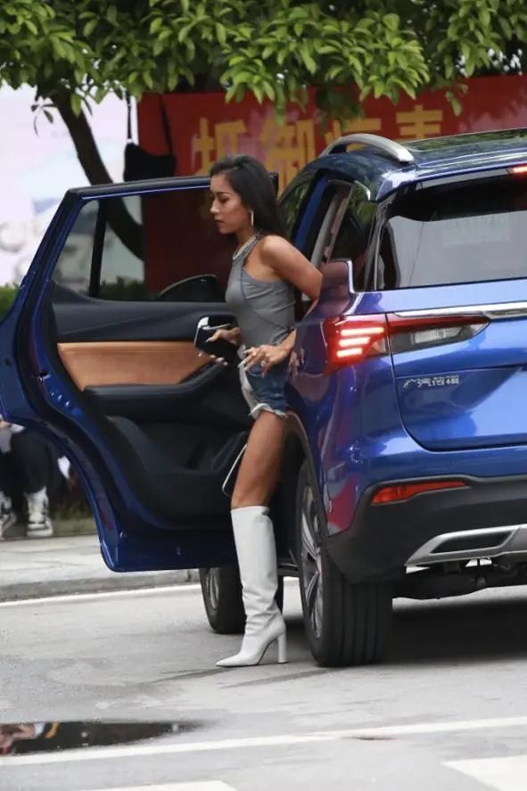 黑美人穿搭,黑美人穿衣服搭配照片