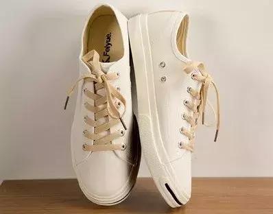 夏天什么裙子配小白鞋,夏天穿裙子可以穿小白鞋吗