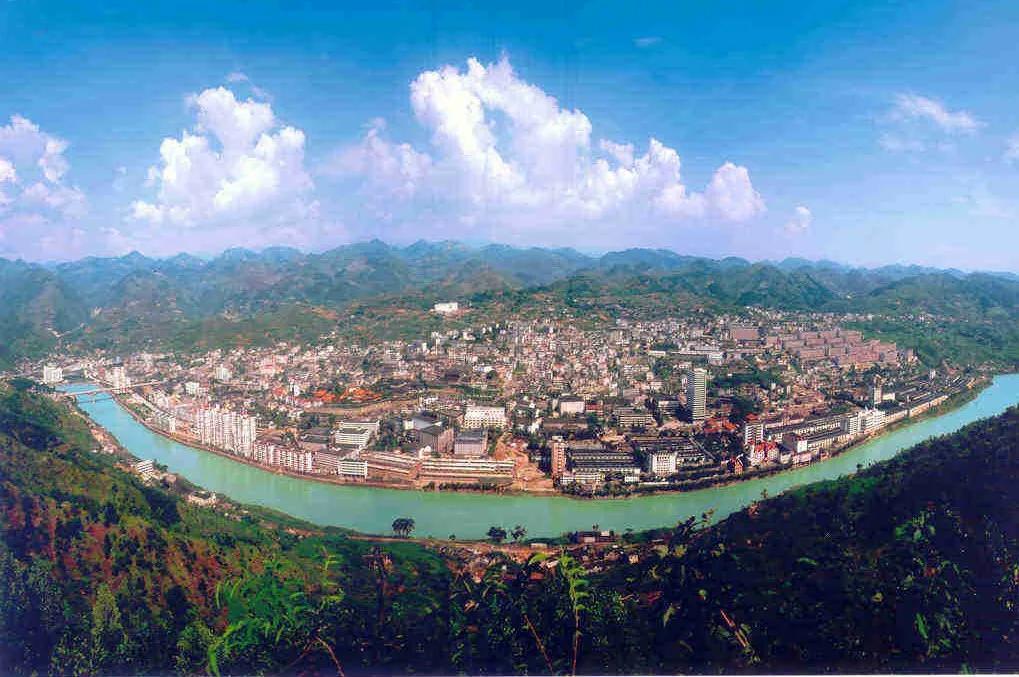 酱香型白酒品鉴心得体会,浅谈茅台镇酱香型白酒