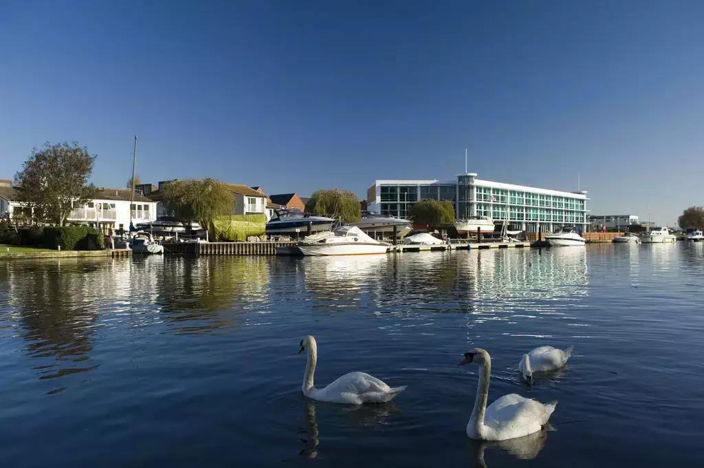 暑期游学英语课程,英国游学夏令营必需要学习英语