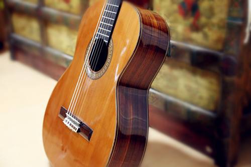 吉他烧火棍哪种最好,初学者买什么吉他不会买到烧火棍