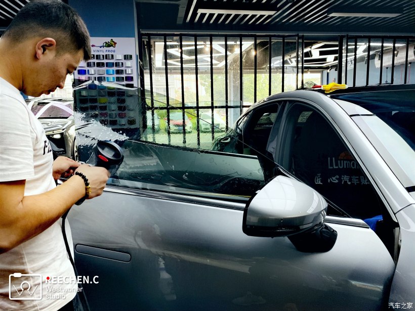 想给爱车贴膜不知道上哪去,教大家怎么给自己爱车贴膜