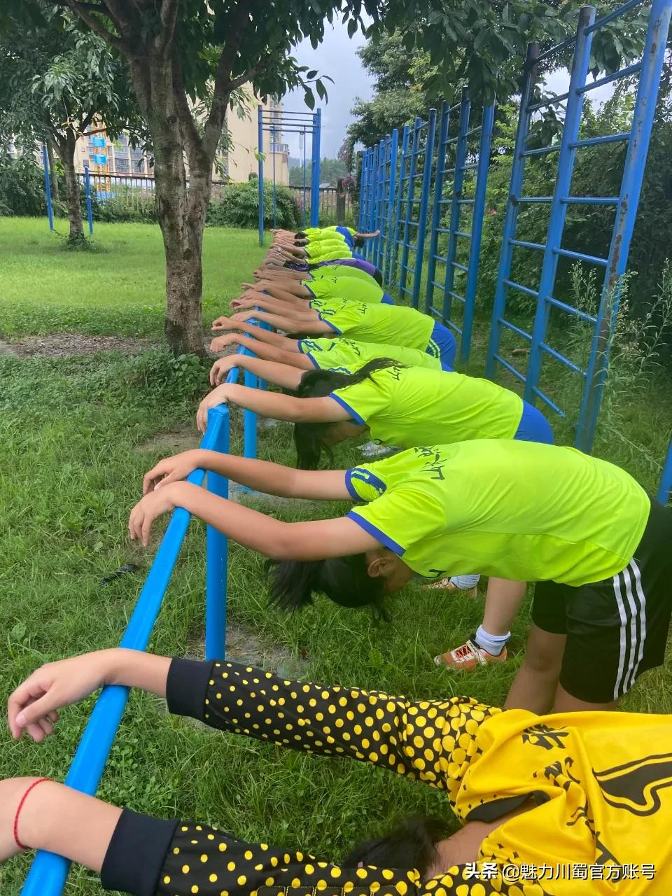 可喜可贺，洪雅两名学生入选U18女子足球省队大名单