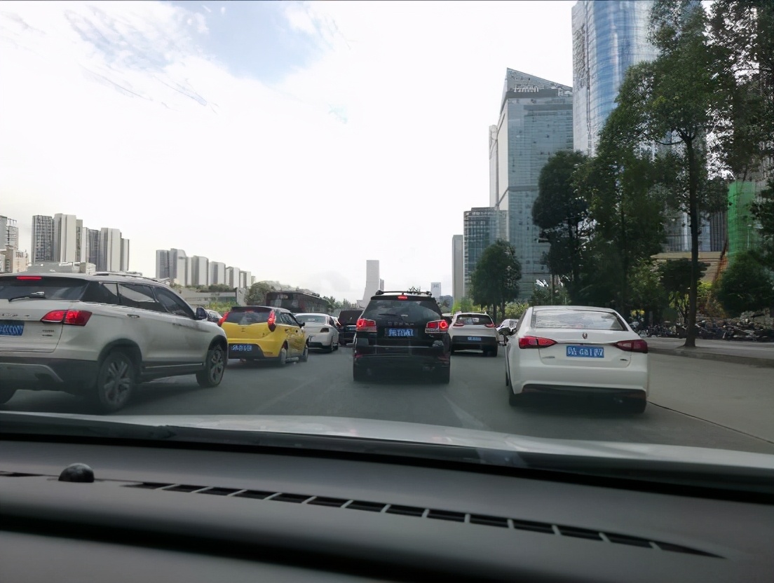 综合油耗6.4我家1W公里英朗越开越经济