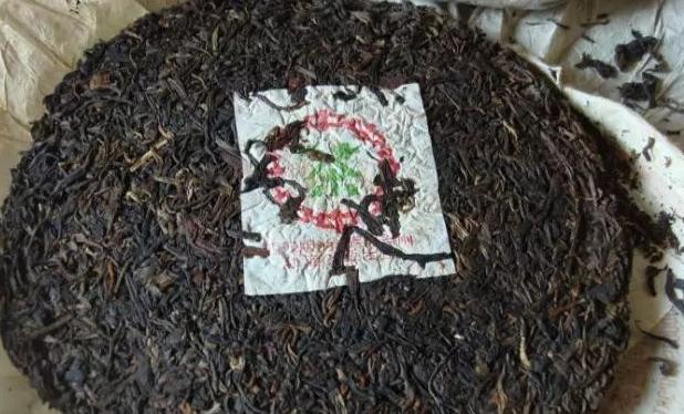 88青饼普洱茶什么梗,中茶88青饼有假的吗