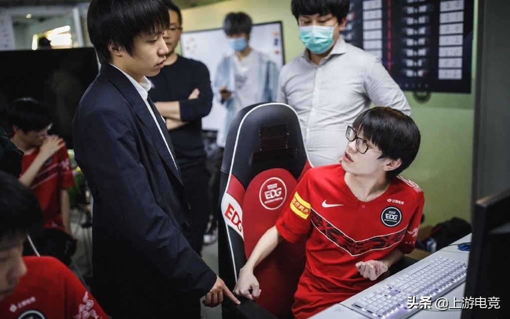 阿布谈明凯18楼哭到5楼,阿布谈edg无畏契约