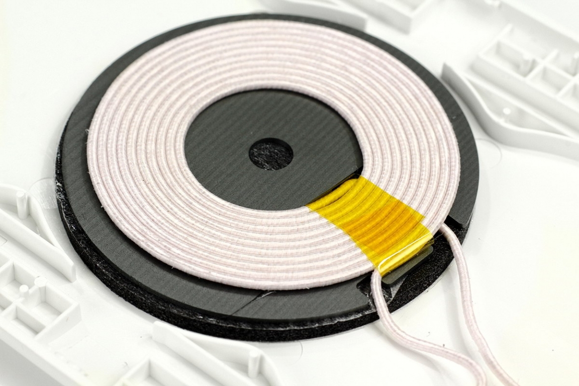 yeelight无线充电夜灯拆解,拆解cyansky手电筒