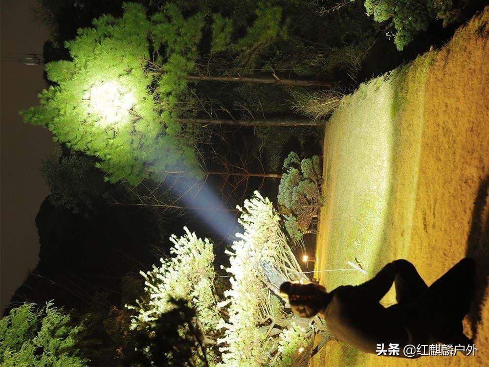 手电筒强光户外超亮头灯测评,锂电头灯户外强光手电