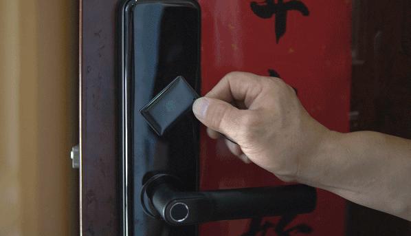家门反锁怎么打开,怎么选择智能门锁乐视门锁