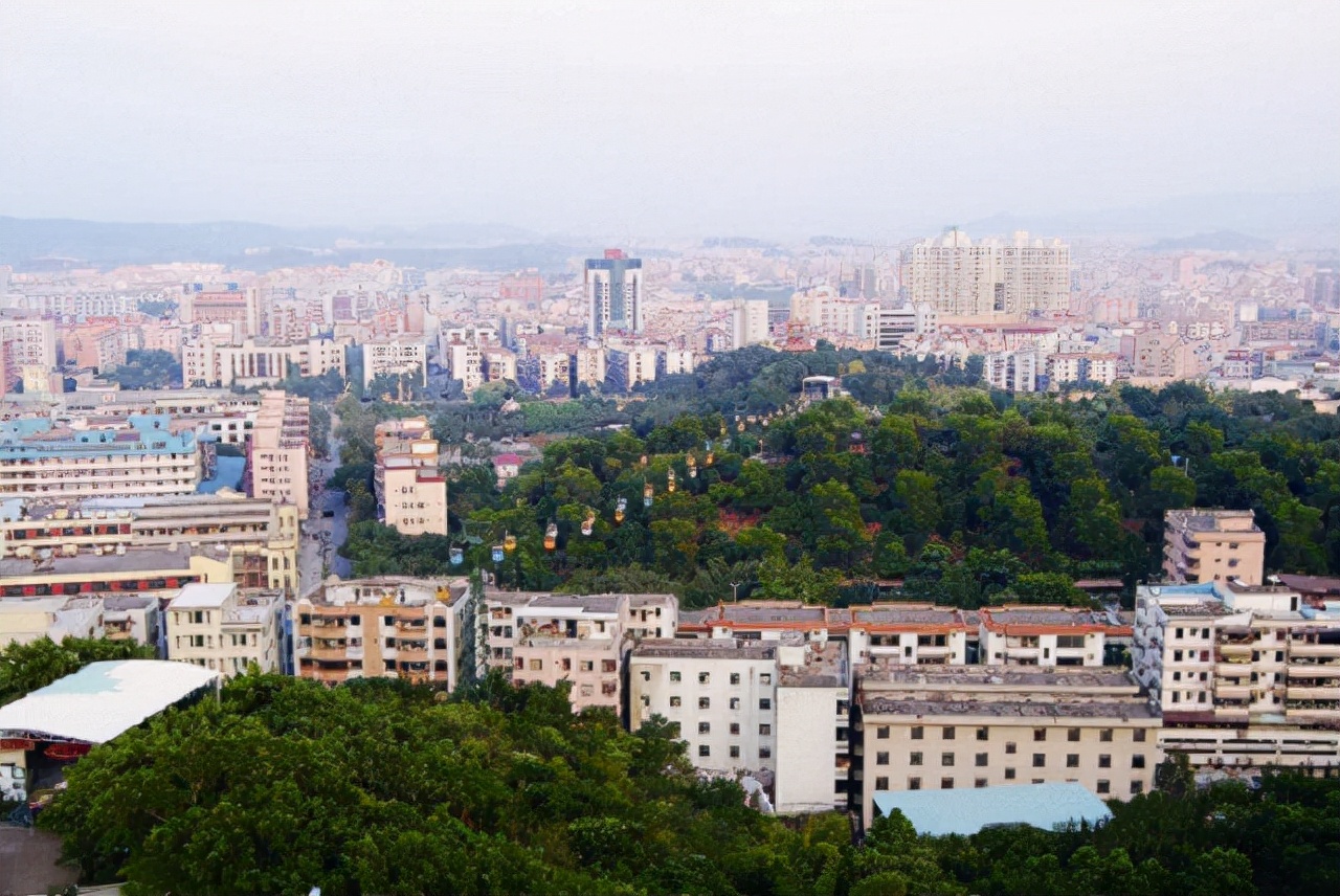 东莞老头贪便宜捡了一袋冬瓜,东莞一老头贪便宜捡了一袋冬瓜