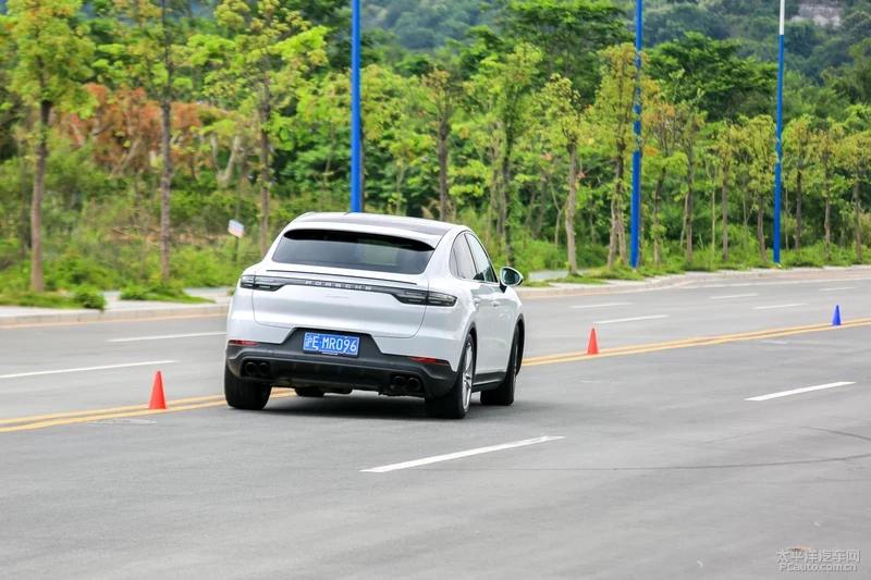 保时捷2024款卡宴coupe石英灰街拍,保时捷卡宴coupe2024款音响效果